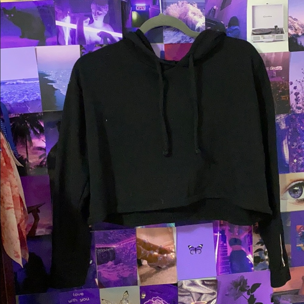 Cute black cropped sweatshirt